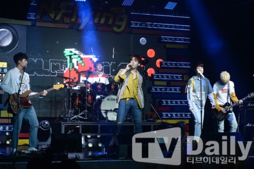 170802 THE REAL: N.Flying comeback showcase (1)cr: TVdaily