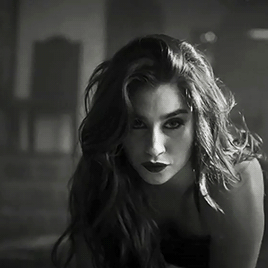 zot5:Lauren seducing her other self in Expectations