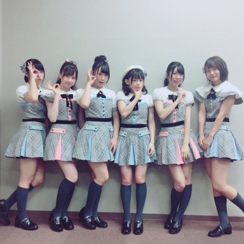 (via momo0920_officialさんの写真)山田菜々美　永野芹佳　山本瑠香　濱咲友菜　大西桃香　太田奈緒