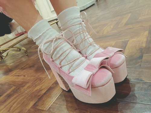 kinkyprincexx:  xoxsaramari:Swankiss laceup shoesomg I love them 