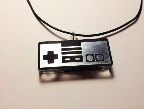 the-daily-robot:  New Laser-etched NES and SNES gamepad necklaces (in gold or silver!) available at The Daily Robot’s Etsy store!