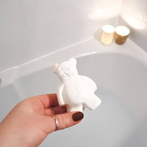 Tonight&rsquo;s @lush bath using this little guy #lushbathbomb #fblogger #butterbear