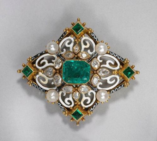 Victorian Emerald Brooch by Giuliano