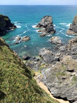theencompassingworld:    Carnewas Cliff Walk, Cornwall | by ntdrakeMore incredible scenic views