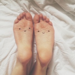 expressionsfoot:  feetsyou:Happy feet! :)  Sourire…