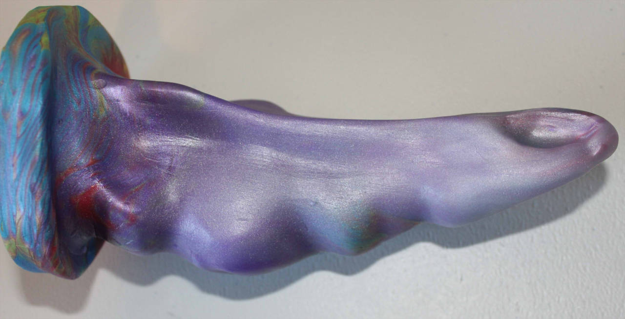 akrowsnest:  Some fresh new pours of the full size toys are now in the shop~! I’ve