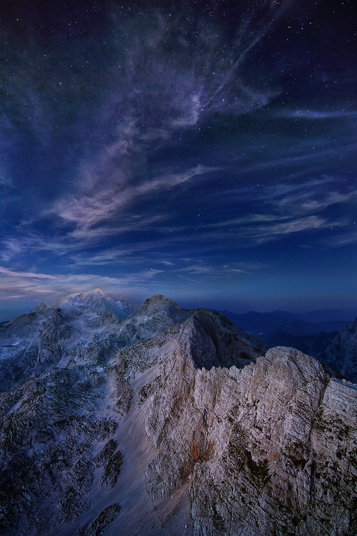 theencompassingworld:  modernvxnity:  Starry night above the Alps by Dan Briski