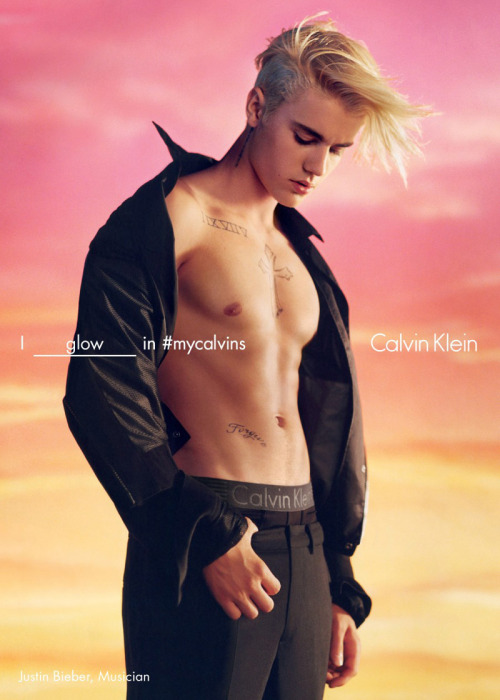 CALVIN KLEIN SPRING/SUMMER 2016 CAMPAIGNThe Spring/Summer 2016 campaign of Calvin Klein presents a d