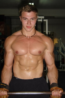 cuteguy-nicemuscle:  x