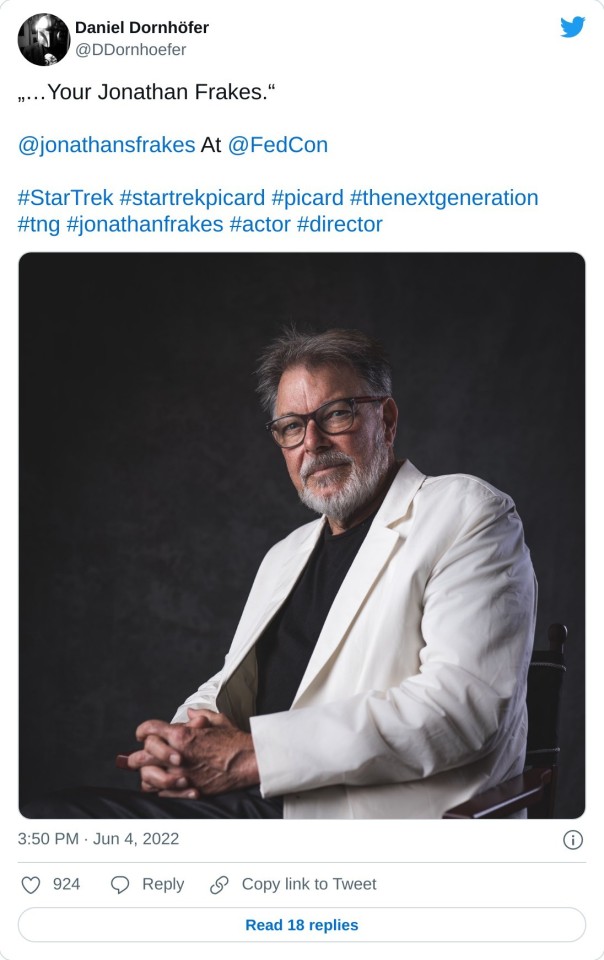 „…Your Jonathan Frakes.“@jonathansfrakes At @FedCon #StarTrek #startrekpicard #picard #thenextgeneration #tng #jonathanfrakes #actor #director pic.twitter.com/x04lWFPtm8 — Daniel Dornhöfer (@DDornhoefer) June 4, 2022