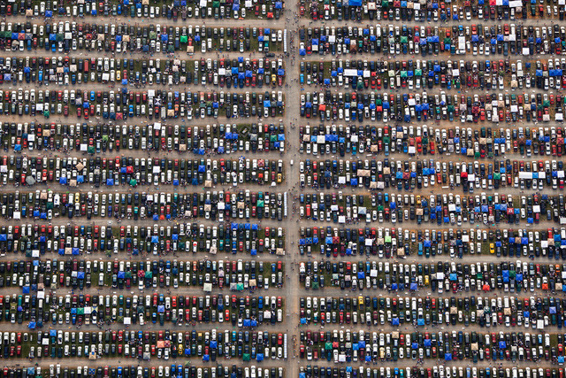 beben-eleben:  Alex McLean, a licensed pilot and photographer, took these gorgeous