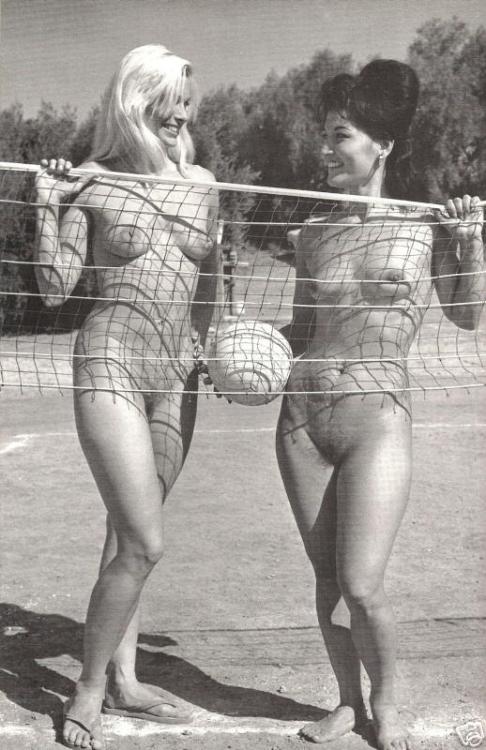 priscillastuff:  Vintage Nudism  -  In many vintage photos the use of a ball as a prop or as a source of exercise is very common. (Please keep all comments and credits when re-blogging, it’s the correct and honorable thing to do. Thank you.) 