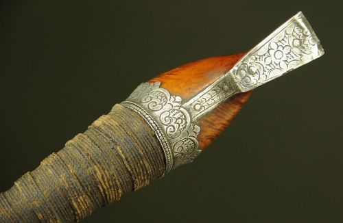 art-of-swords:  Moro Keris Sword Dated: 19th century Culture: Indonesian Measurements: overall length 29.25 inches (74.3cm); blade length 22.75 inches (57.8cm) The pommel of the sword is 4.5 inches from tip to top and is decorated with engraved silver