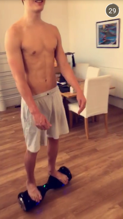 joe-sugg-lover: Caspar Lee and his great looking bulge.  For more check out my blog
