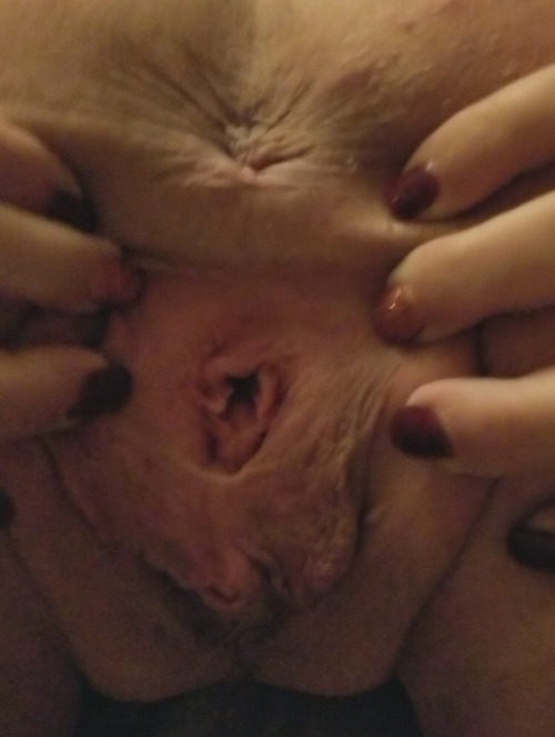 Beautiful stretchy pussy.