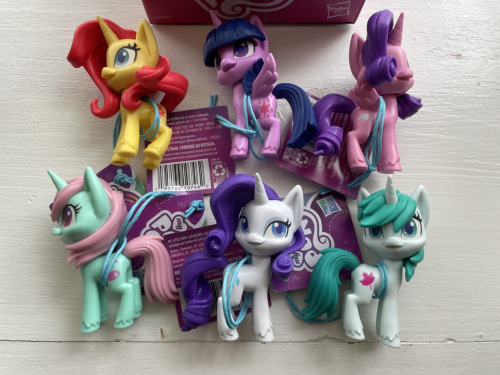 mlp-merch:


Check out the latest MLP Store Finds, including a new line at H&M, Pony Friends figures at Five Below and even a kite at https://www.mlpmerch.com/2021/03/store-finds-pony-friends-h-super-sled.html 