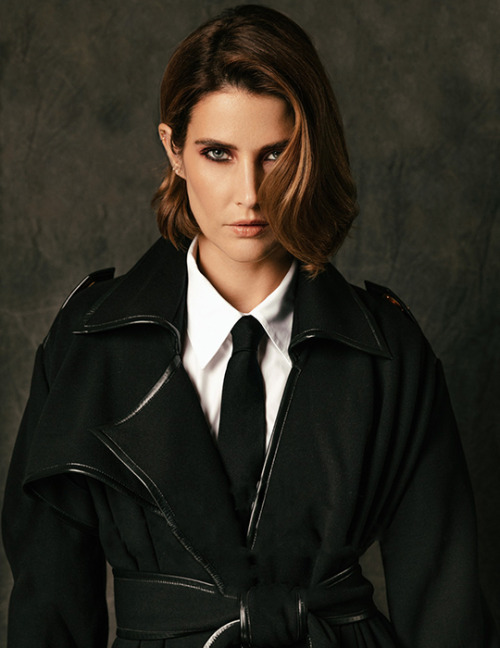 whatelsecanwedonow: COBIE SMULDERSL'Officiel Fashion Book AU | October 2021: Mike Ruiz