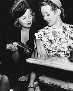 barbarastanwyck:  Joan Blondell visiting Bette Davis on the set of Dark Victory, 1939 