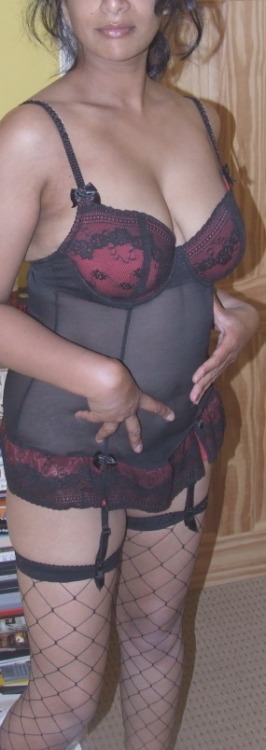 prythm:  DESI - Hotwife Material…