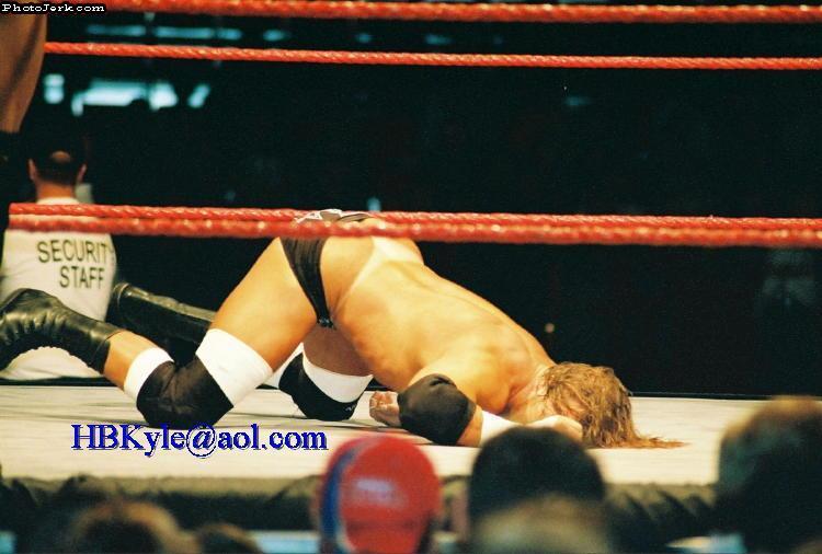 kliqfan1984:  A whole truckload of house show candids involving HHH’s trunks getting