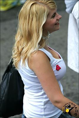 candidextremist:  Cute Candid Boob Shots