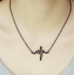 tbdressfashion:  Get the heartbeat necklace