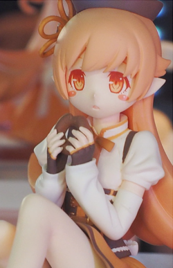 lemonchoux: MADOGATARI展「忍野忍」フィギュア－MAMI ver.－セピアカラーver. MADOGATARI展「巴マミ」フィギュア－SHINOBU ver.－セピアカラ