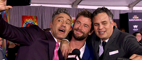 theavengers:Taika Waititi, Chris Hemsworth and Mark Ruffalo pose for a selfie at