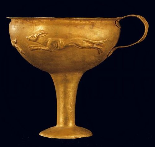 Mycenaean gold kylix from Dendra in the Argolis15th century BCE(Benaki Museum via Pinterest)