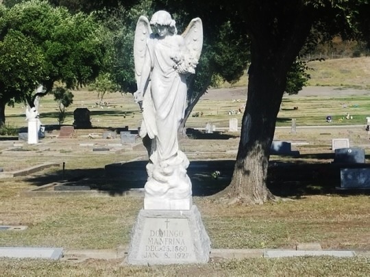 roadsideserviced: Watching Over You  Lompoc CemeteryLompoc, CAAugust 8, 2017 