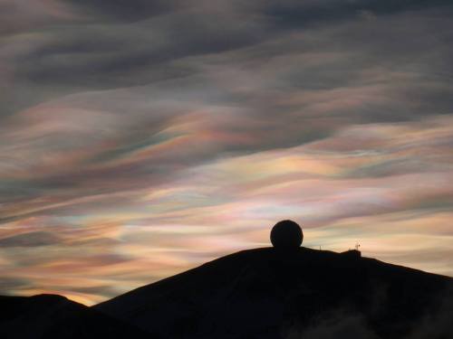 Nacreous (‘mother of pearl’) cloudNacreous clouds, also known as polar stratospheric clouds (PSCs), 