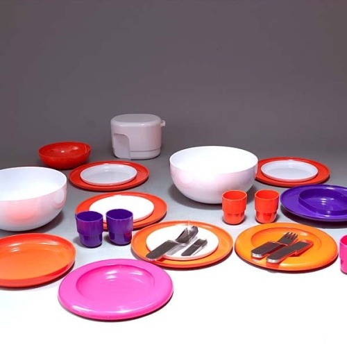 Helen von Boch &amp; Frederigo Fabbrini, La Bomba picknick dish, 1972-73. Multicoloured melamine, st