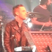 tendencytoslip:  younevershine-ifyouneverburn:  battle-born:  The Killers / Sam’s