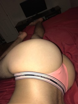 whiteboyphatty:who doesn’t like a boy in panties🙈💖
