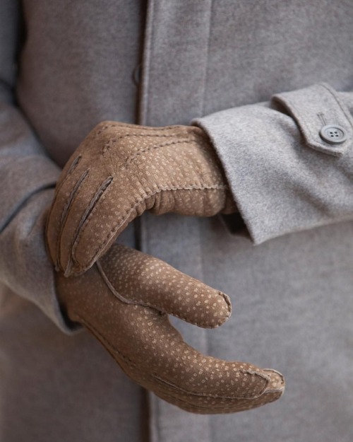 roseandborn:Be ready when the weather strikes. Shop our selection of Hestra x Rose & Born gloves