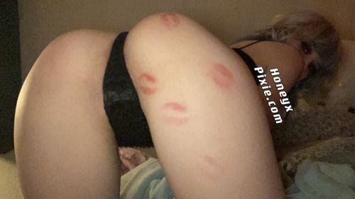 honeyxpixie:  Kiss my ass 💋 ✨ OnlyFans | More of Me ✨