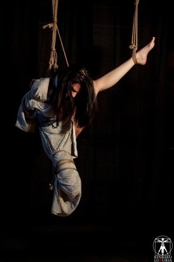 kinbakuluxuria:  Model Bianca Ombra, Rigger Wildties 