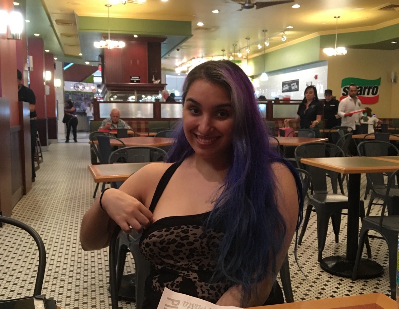 spockscool:  Nancy just loves flashing in public places now that’s my kinda girl