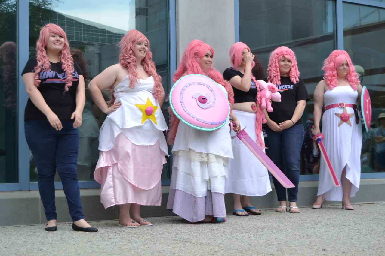 dou-hong:  isaisanisa:  Steven Universe at Fanime 2015– group shots (2/2)Pictures