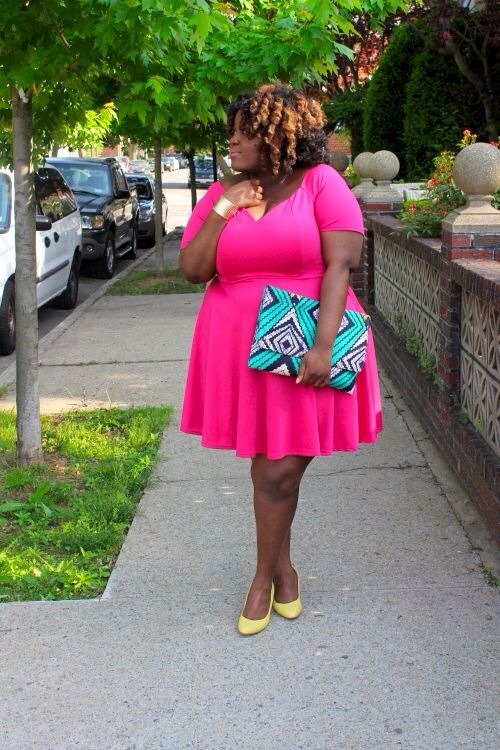 Trendy Tuesday Spotlight: ontheqtrain definitely knows how to dress for her shape! She is never afra