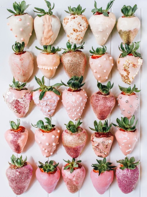 royal-food:Le Petit Rosé Chocolate Covered Strawberries