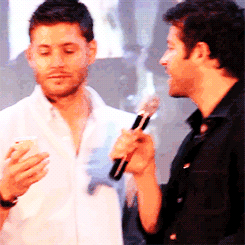 theriddlestory:  THE AMOUNT OF SEXUAL TENSION FROM JENSEN AND MISHA WANTING TO KISS