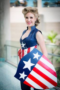 titansofcosplay:  Captain America: Toria Costuming, Design &amp; CosplayPhoto; Joits Photo Submitted by Cosplayer 