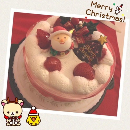 This year we got a REAL Japanese Christmas cake ! Maybe you remember my super old video years back m