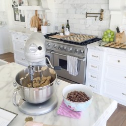 mrandmrs2015:  Our Sunday homemade chocolate chip cookie tradition is happening in my kitchen right now! 🍪😋 by rachparcell