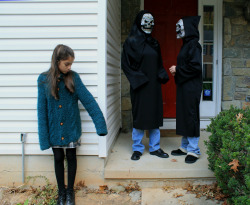 ladisputicorn:  For halloween my sisters and I recreated the album cover of Brand New’s The Devil and God Are Raging Inside Me.