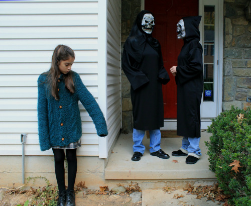 ladisputicorn:For halloween my sisters and I recreated the album cover of Brand New’s The Devil and 