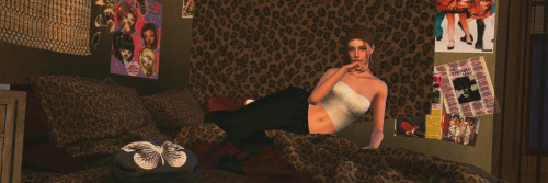 New Sim = Bedroom Photoshoot, Duh!