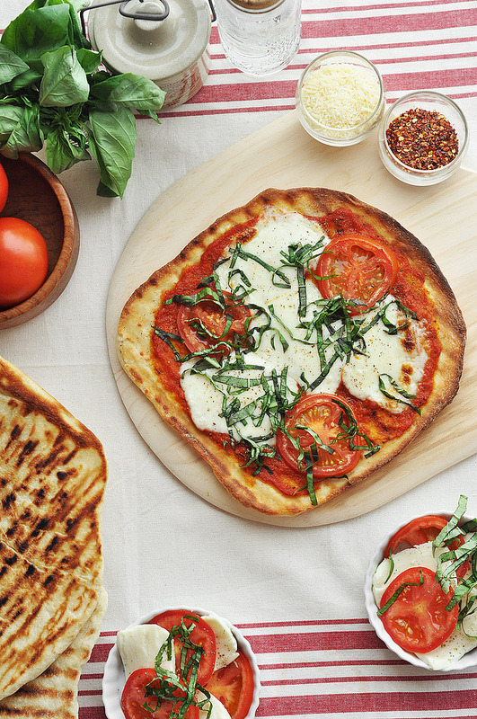 simplecuisine:  Grilled Caprese Pizza  