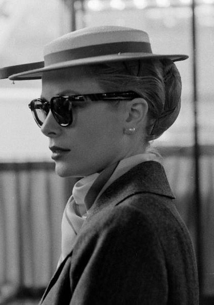 gatabella:  Grace Kelly wearing sunglasses 